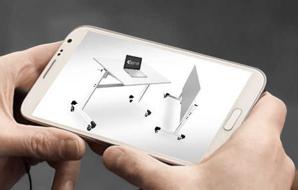 manos-sostienen-celular-en-pantalla-imagen-de-mesas-rebatibles